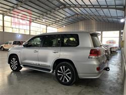 تۆیۆتا لاند کروزەر